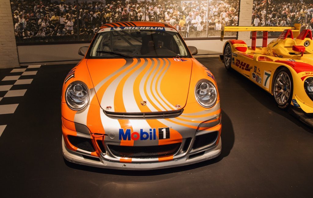Porsche in France orange